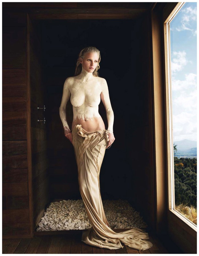 Mario Testino - Lara Stone, Tuscany, 2011 for Vogue - © Mario Testino