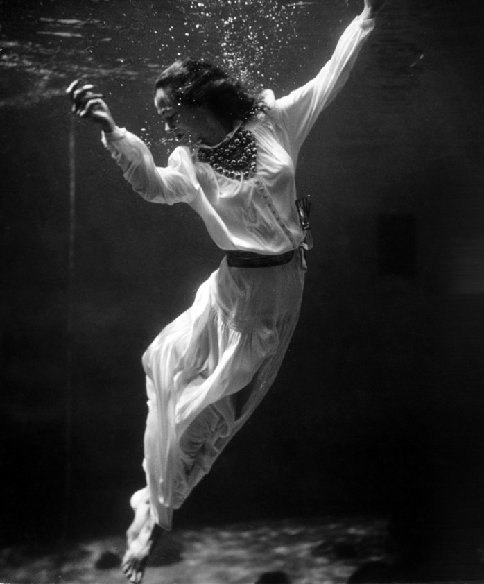 Toni Frissell - Underwater Model, 1939 - © Image copyright of the respective owners, assignees or others