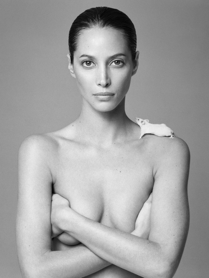 Patrick Demarchelier, Christy Turlington and mouse, 1999 - © Patrick Demarchelier