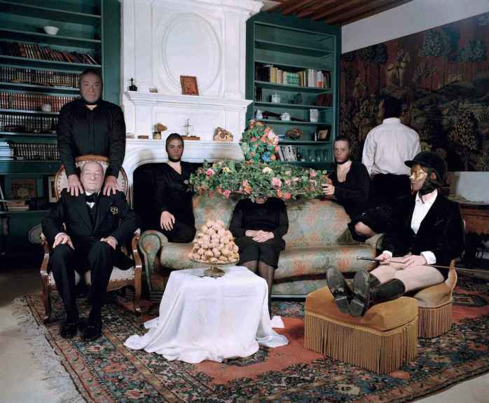 Delpnine Balley, L'Album de Famille - Episode de L'AssassinatL, La réunion de famille, 2007 - © Delpnine Balley